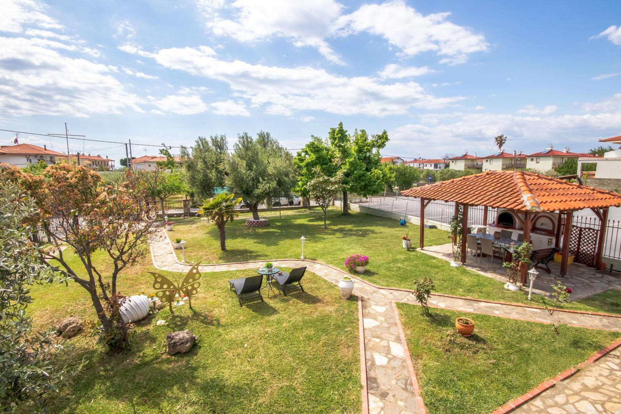 Private 6-Bdrm Villa With Garden 150M To Beach Paradisos Exterior foto
