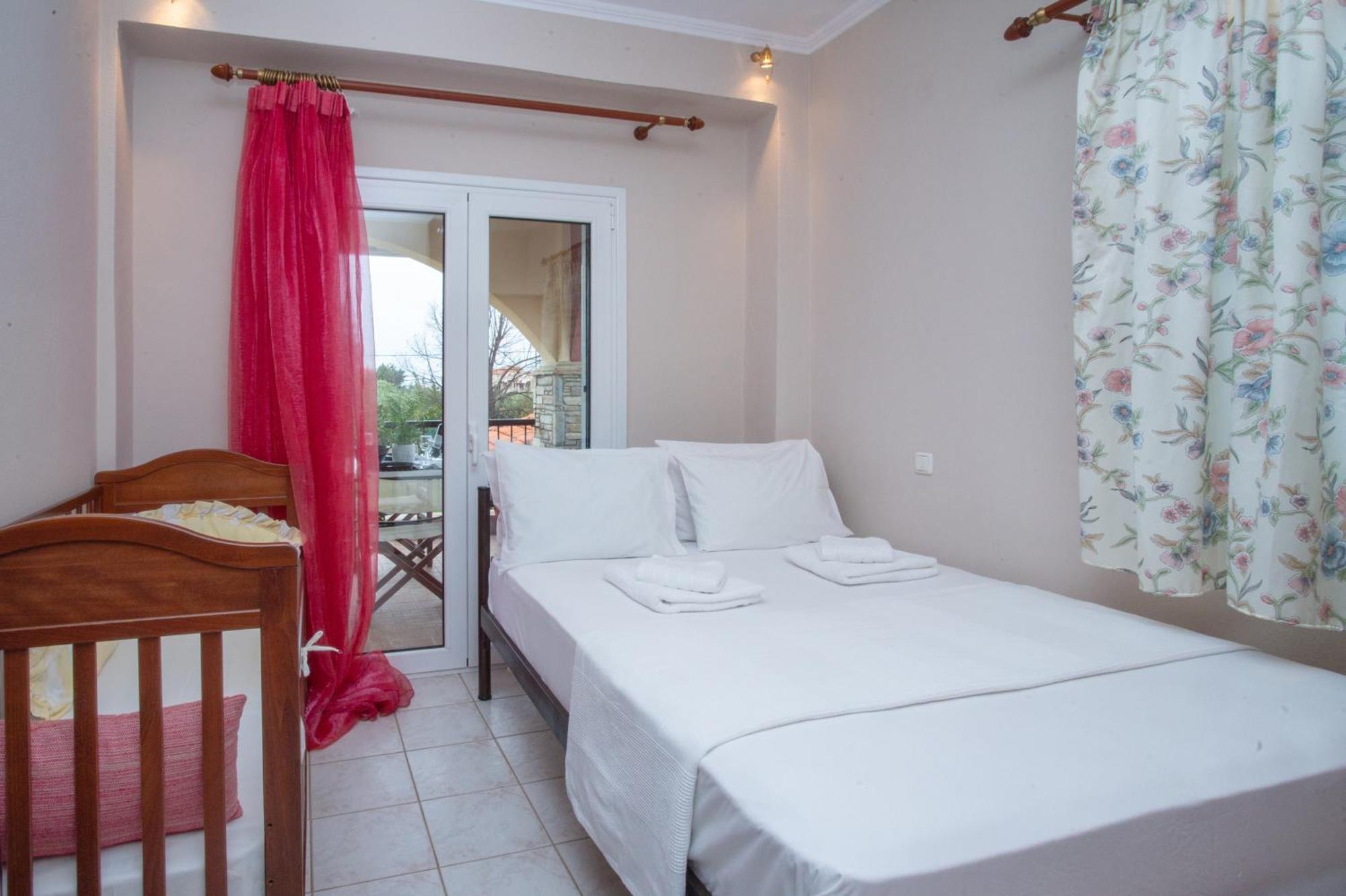 Private 6-Bdrm Villa With Garden 150M To Beach Paradisos Exterior foto
