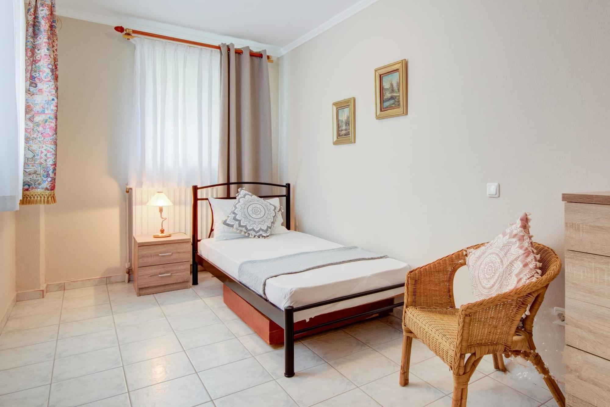 Private 6-Bdrm Villa With Garden 150M To Beach Paradisos Exterior foto